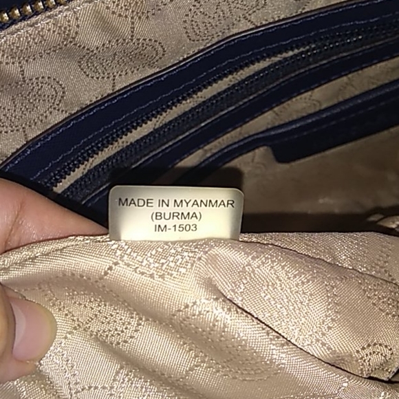 Flash Sale! Today only deal! Authentic! Michael Kors tote - Picture 6 of 12